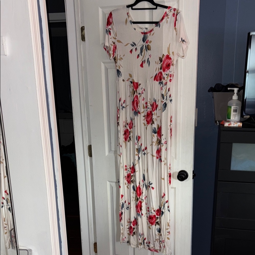 Floral Maxi Dress with Pockets